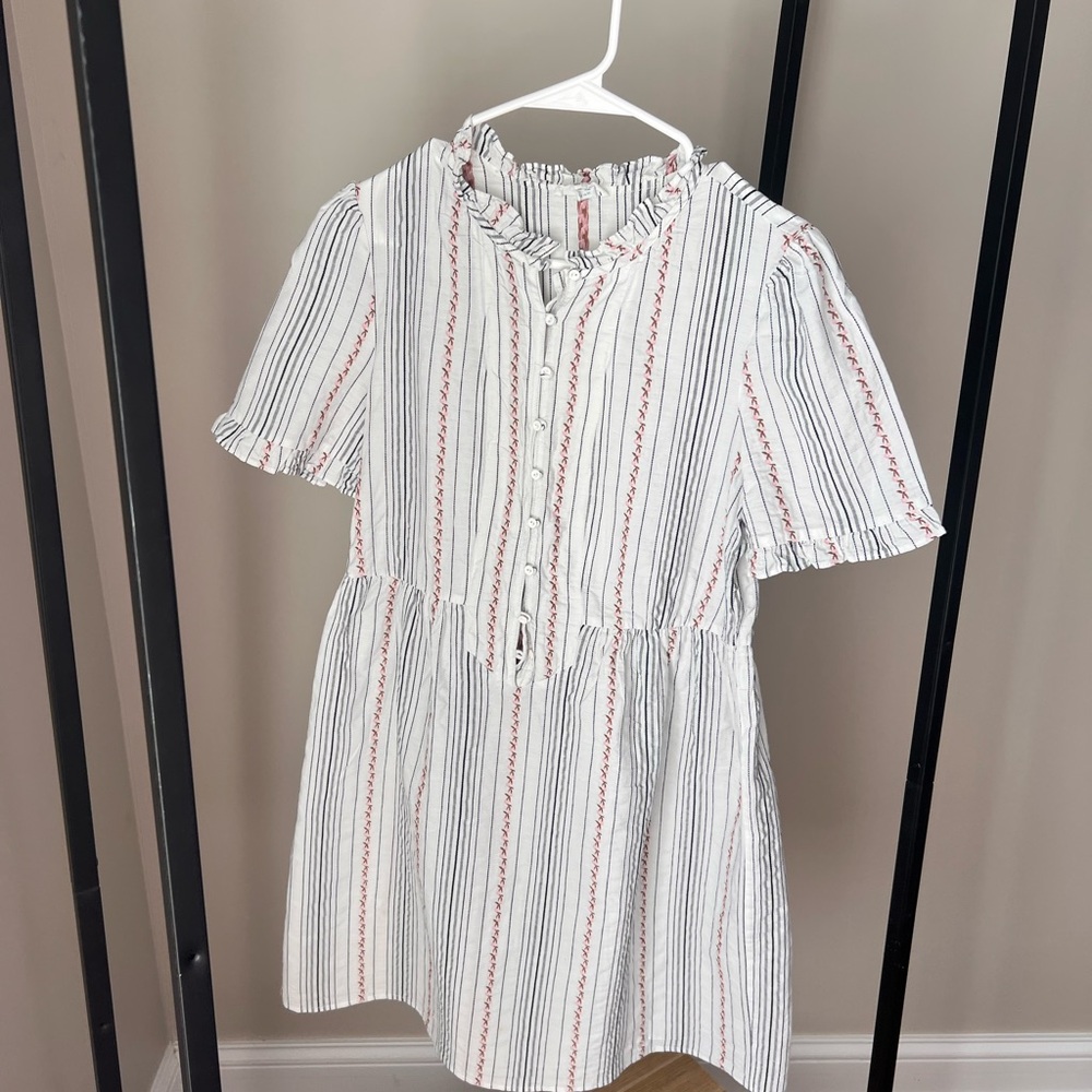 A loves a women’s dress size M/L